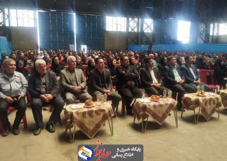 کارآفرینان و تولیدکنندگان قدردان زحمات کارگران عزیز هستند و تولید و صنعت کشور مدیون تلاش کارگران است.