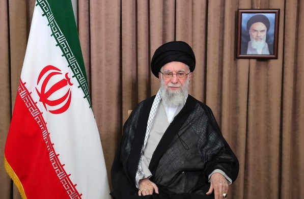 پیام حضرت امام خامنه ای خطاب به ملت بزرگ ایران در پی جنایت سحرگاه رژیم صهیونیستی